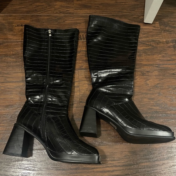 ASOS WIDE FIT Black Leather Heeled Boots - Picture 3 of 4